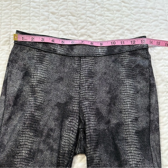 Jennifer Lopez Black and Sliver Snakeskin Pattern MidRise Knit Leggings Jegging - Picture 4 of 13